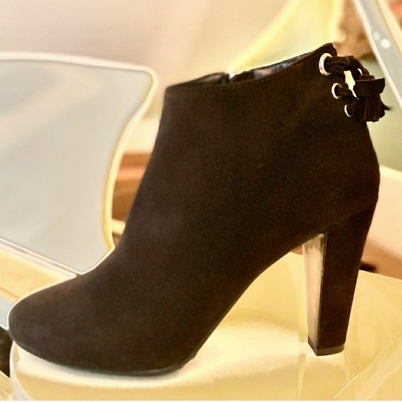 Prada boots. - Picture 1 of 6